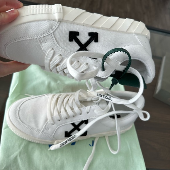 Brand new never worn off white shoes . Reason of selling is size - Picture 9 of 9
